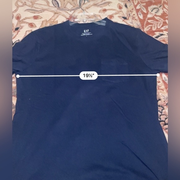 Gap dark blue T-shirt standard fit with front pocket size large - Picture 7 of 7